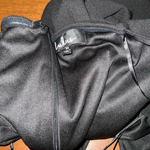 Gorgeous Lulu’s black, mini dress off shoulder long sleeve, dress, size medium - Picture 5 of 6